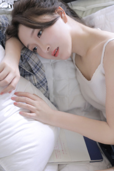 坐在又大又硬的上面写作业做作文
